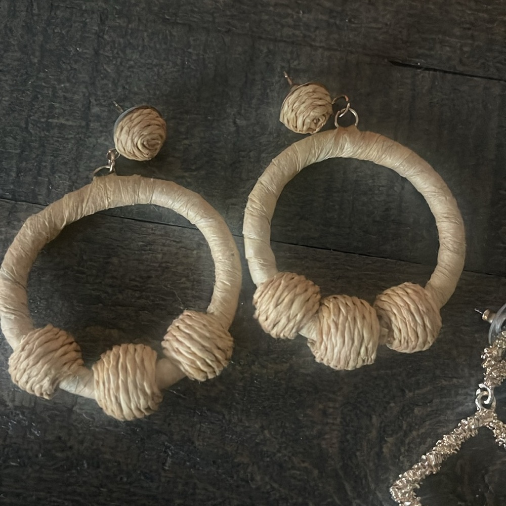 Lot of Six Gold Statement Earrings + set of Wooden Bangle Bracelets - Picture 4 of 8